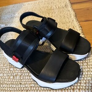 Sorel kinetic impact platform Black and White Sandals size 7